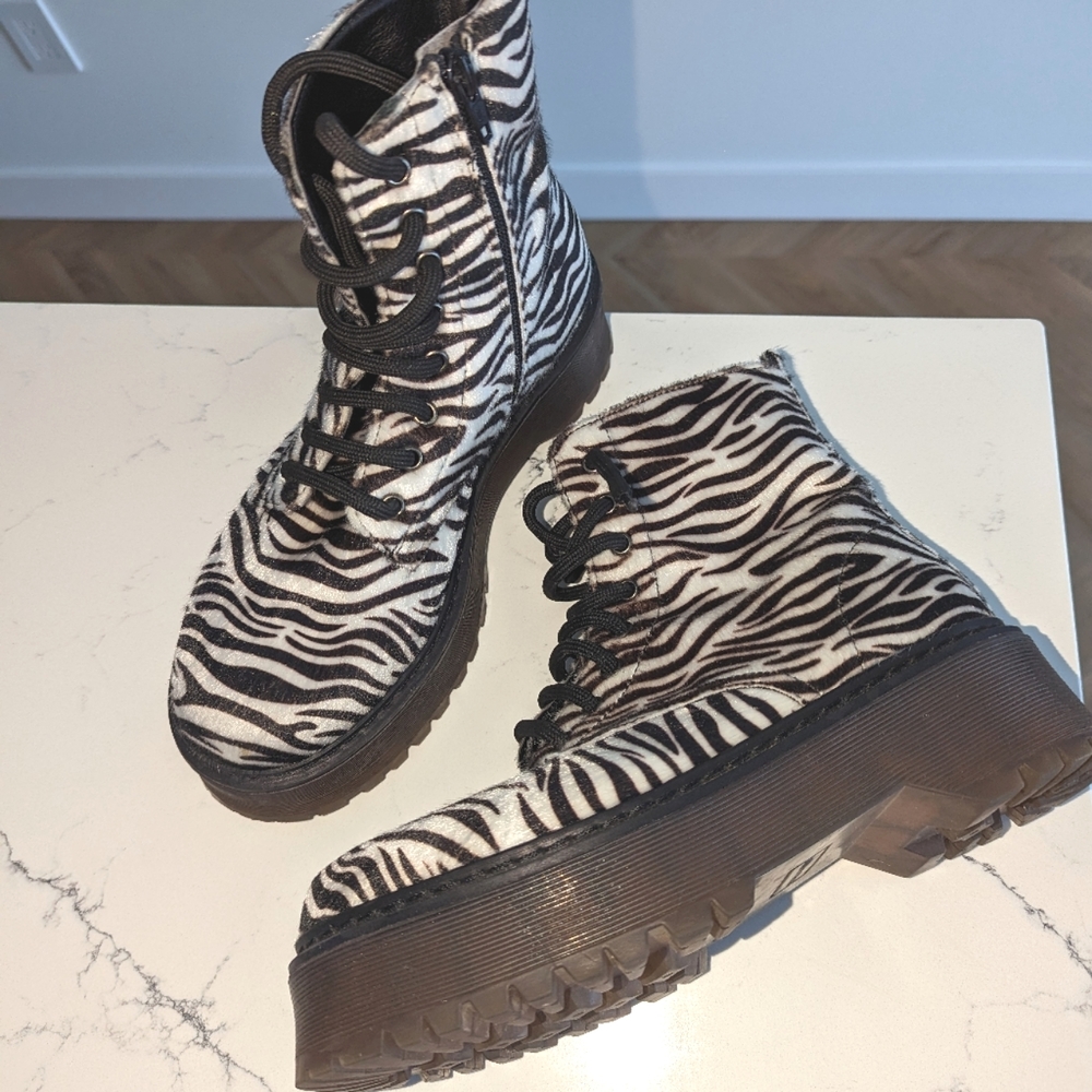 Fur platform boots